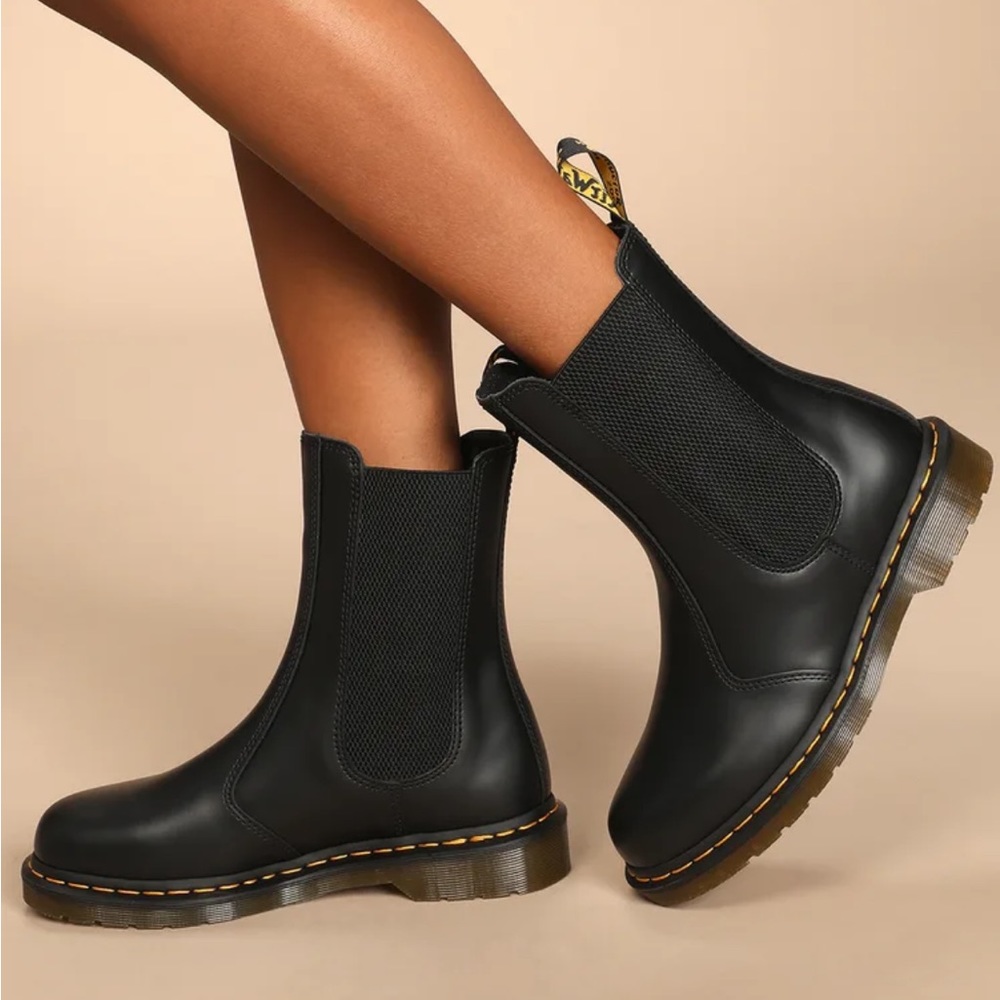 2976 Hi Black Smooth Leather Chelsea Boots